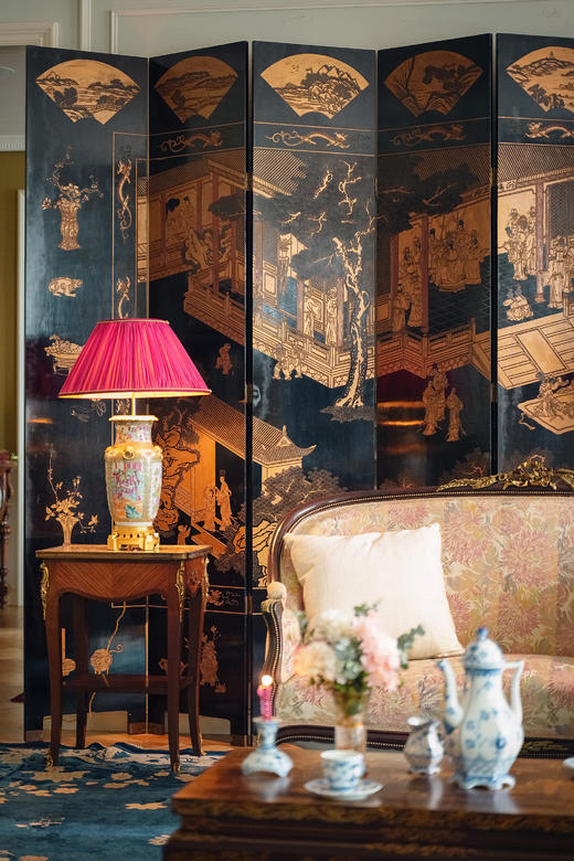 【已售】独角鹿西洋古董20世纪中国出品黑漆描金宫廷楼阁人物题材八扇屏风 商品图3