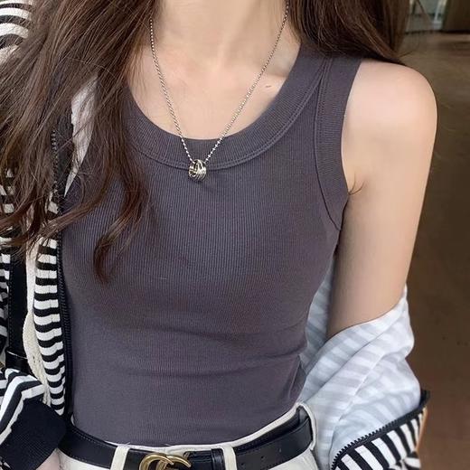买一送一 到手2件！【卷卷紫百搭U领小背心】 U领设计显瘦遮副乳 螺纹弹力面料柔软舒适亲肤包容性好 百搭休闲 四季可搭 商品图1