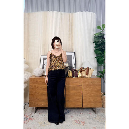 高端局 尽显贵气 V领亮片钉珠吊带背心 金砂色贵气叠buff 可单穿可叠穿 商品图2