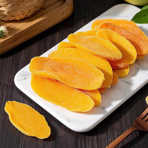 【原果鲜切❗️厚切芒果干】切制为宽厚长条状，果肉厚实饱满，口感软糯不粘牙，既有新鲜芒果的水润感，新鲜即食水果干果脯蜜饯解馋网红休闲零食QQ 商品图2