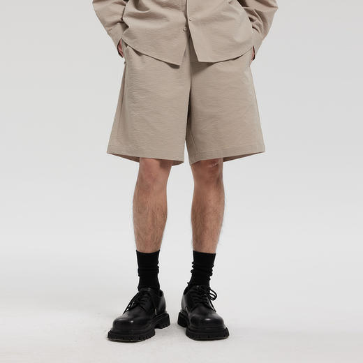 MODE COMMUTER | MC条纹微皱面料透气直筒型梭织短裤MCF122076B 商品图3