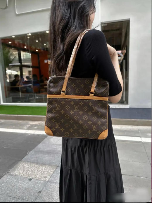 LV COUSSIN 中古 老花 大号 抱枕包 商品图2