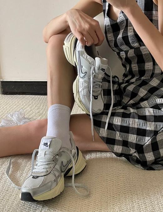 原单品质！五个颜色！ nike v2k RUN 复古运动休闲跑鞋 商品图2