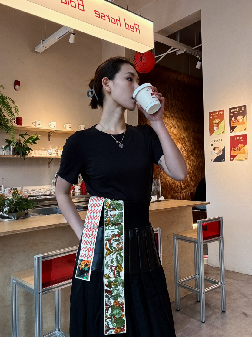 【纸片人系列】噢蜜ooomeooo小圆领高弹正肩t