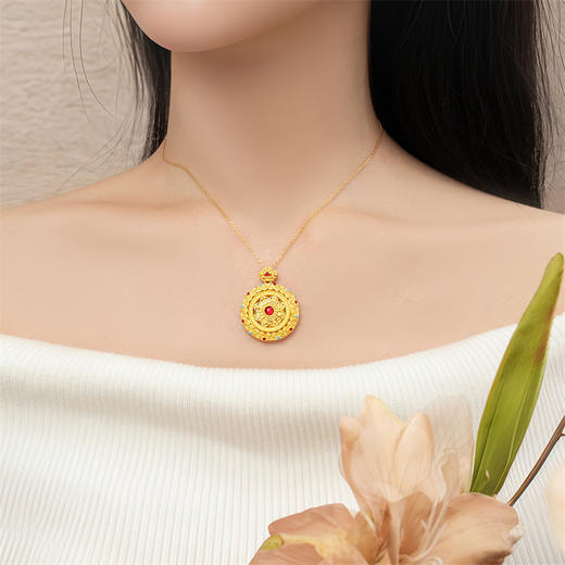 【新品首发】足金灵转八宝吊坠 黄金新中式可转动如意八宝罗盘挂坠【按克计价黄金2】MEMORA诗普琳GP295201、GP295202 商品图8