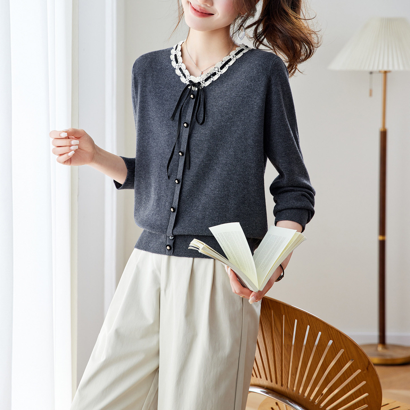 「自」全新升级【铂金会员192/天猫259/差价67】(02626)洛诗琳高级感系带V领针织衫2026春季新款减龄百搭针织上衣