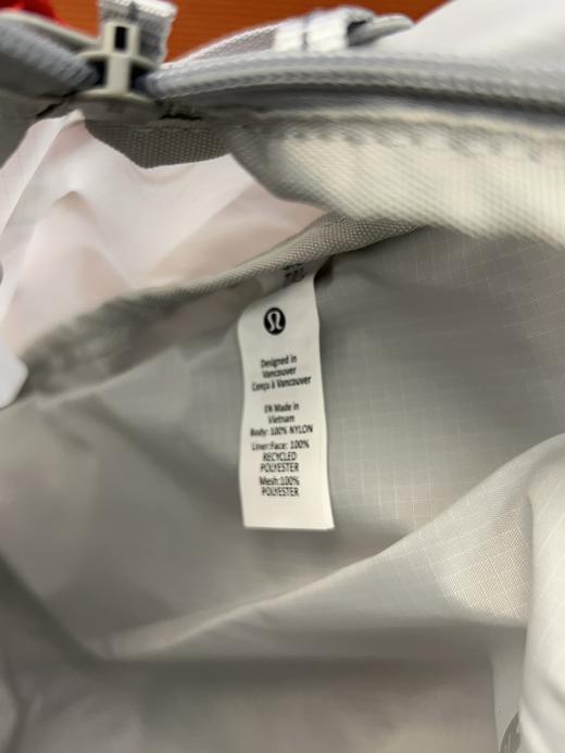 点此购买 LuLulemon男女款全运动双肩背包 ye 341332 商品图8