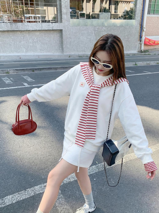 <曾小咸推荐>3.9现货秒杀 ！微信超特价！韩系格子拼接卫衣（送披肩） 日常189.99 立减100 秒杀89.99！！短裙 日常139.99 立减80 秒杀59.99！！ 商品图9