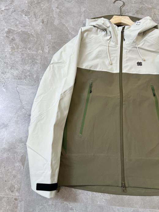 点此购买 可隆春秋季男女款登山徒步冲锋衣外套 bk 341326 商品图13