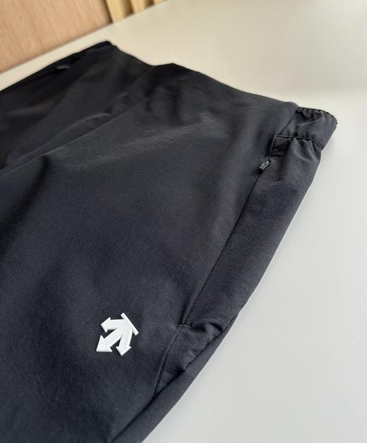 点此购买 迪桑特WOMEN'S TRAINING系列防泼水女士运动长裤 37 341362 商品图10