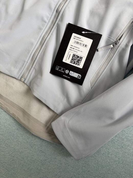 点此购买 始祖鸟春秋季男女款软壳连帽户外防风运动服冲锋衣 ggd 341260 商品图14