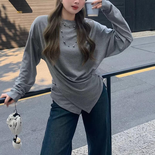 雀说 微胖mm 解构美学 显瘦收腰长袖T恤女交叉门襟宽松廓形上衣 WAL15865 商品图0