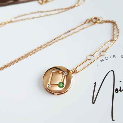 【天然正品】AU750玫瑰金镶钻镶简约时尚0.036克拉石榴石吊坠项链 吊坠：14.8*11.9*2.9MM链长：45CM（长度可调节）290126HS49 商品图3