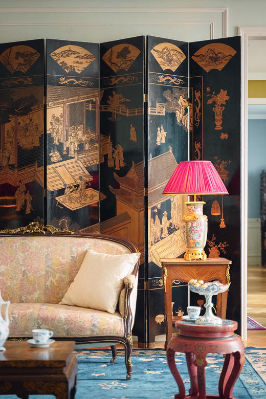 【已售】独角鹿西洋古董20世纪中国出品黑漆描金宫廷楼阁人物题材八扇屏风 商品图4