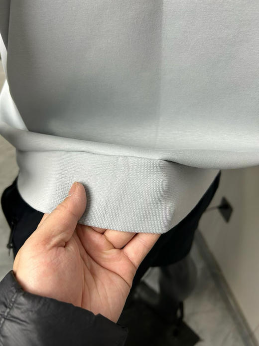 原单正品 DESCENTE迪桑特2026早春男士圆领运动休闲薄绒针织卫衣D6131THT53
尺码：M L XL XXL XXXL 商品图7