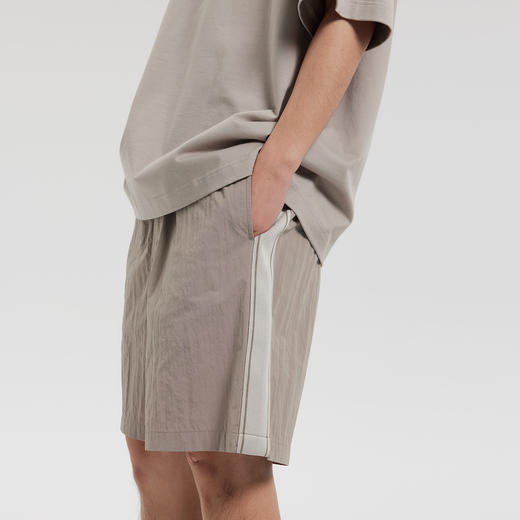 MODE COMMUTER | MC阔腿梭织短裤皱感面料直筒型短裤MCF122077A 商品图4