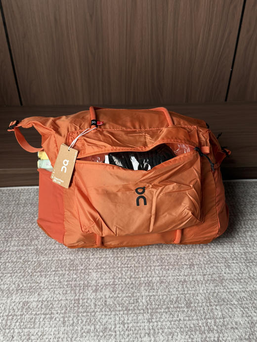 点此购买 On昂跑男女情侣款35L单肩手提包 sz 341297 商品图11