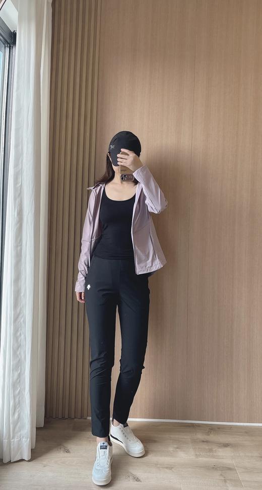 点此购买 迪桑特WOMEN'S TRAINING系列防泼水女士运动长裤 37 341362 商品图5