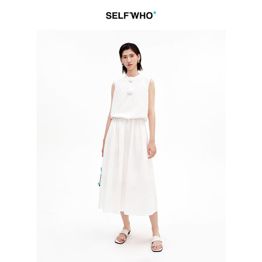 SELFWHO棉混纺简约书页球装饰无袖连衣裙女2025夏新款收腰A摆长裙 商品图2