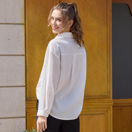 半身缘女装 春季条纹提花贝壳扣衬衫261313U01040254 商品图4