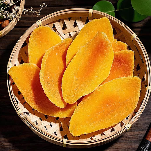【原果鲜切❗️厚切芒果干】切制为宽厚长条状，果肉厚实饱满，口感软糯不粘牙，既有新鲜芒果的水润感，新鲜即食水果干果脯蜜饯解馋网红休闲零食QQ 商品图1