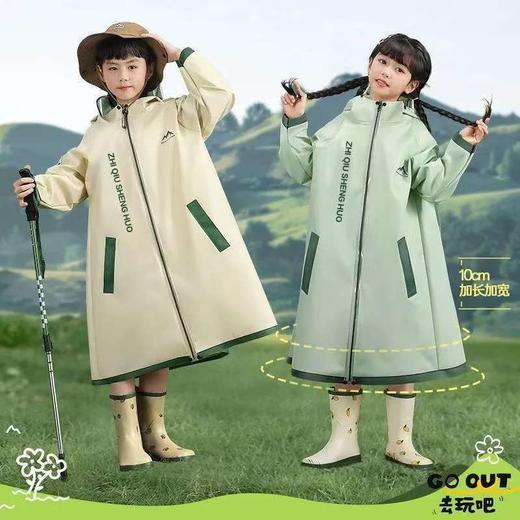 【安全守护❗️户外童趣儿童雨衣】宽松版型易穿脱，适合各种大书包，宽下摆不湿裤脚，全包裹遮雨，男童女孩全身防水，小学生幼儿园带书包位雨披书包专用L 商品图2