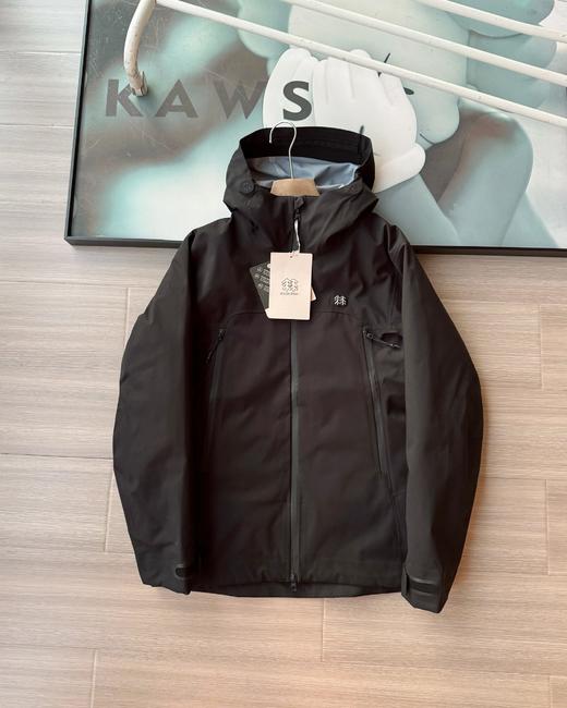 点此购买 可隆春秋季男女款硬壳压胶冲锋衣 hbj 341402 商品图4