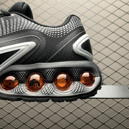 春季特惠💰350 NK Air Max Dn 气垫跑鞋 全新鞋款在同侧采用了圆柱仓式的设计 商品图3