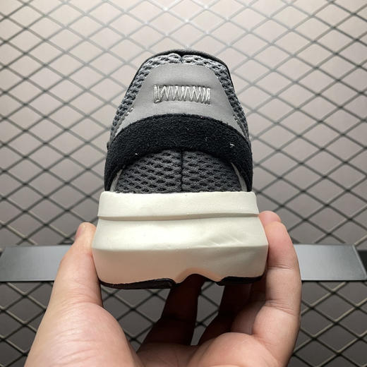 春季特惠💰340 AD 阿迪 Light Blaze 网面透气跑步鞋 商品图1