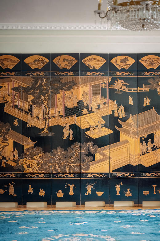 【已售】独角鹿西洋古董20世纪中国出品黑漆描金宫廷楼阁人物题材八扇屏风 商品图6