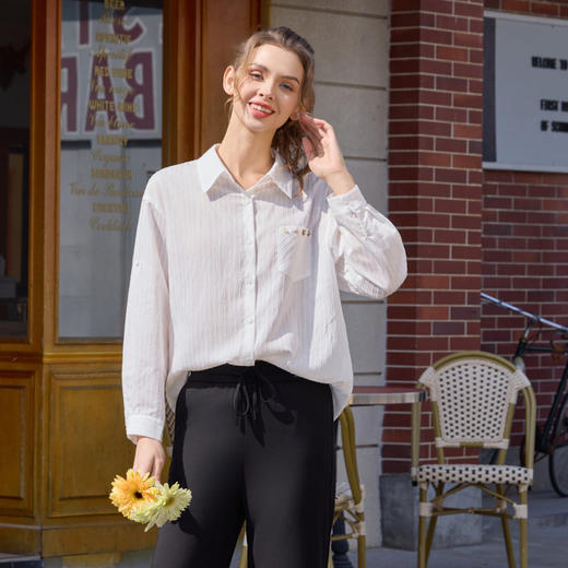 半身缘女装 春季条纹提花贝壳扣衬衫261313U01040254 商品图3