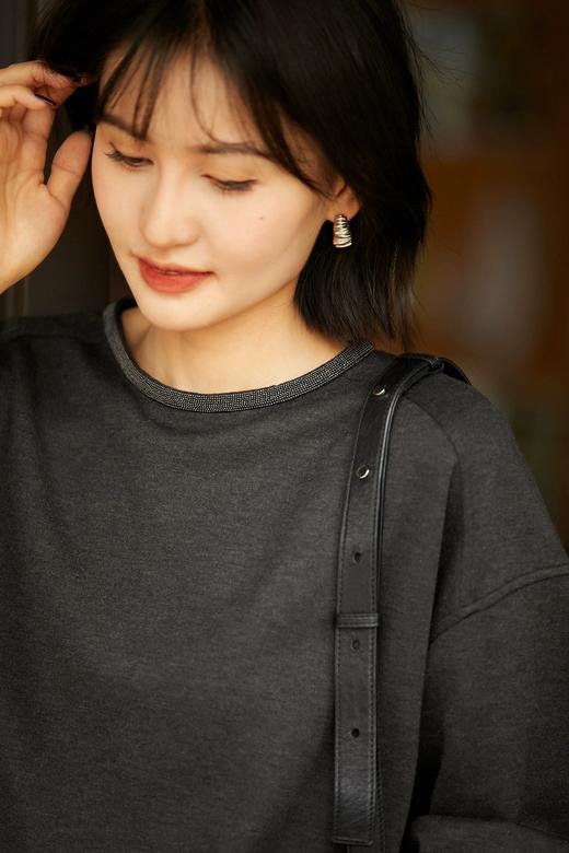 胧月焦糖复古珠链卫衣 双层牛奶棉面料解锁春秋舒适与精致感 商品图6