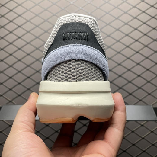 春季特惠💰340 AD 阿迪 Light Blaze 网面透气跑步鞋 商品图1