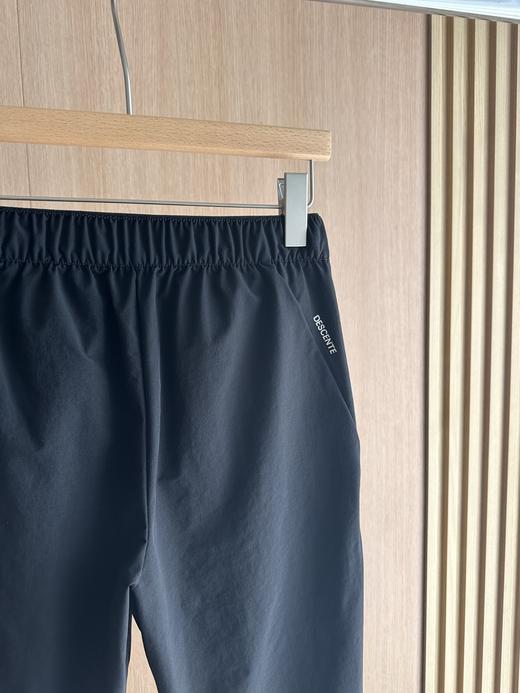 点此购买 迪桑特WOMEN'S TRAINING系列防泼水女士运动长裤 37 341362 商品图9