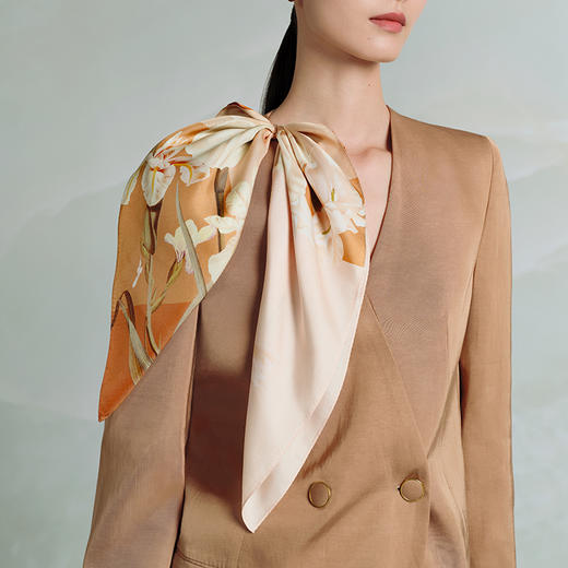 万事利双面印花小方巾-秋语丝月 商品图0