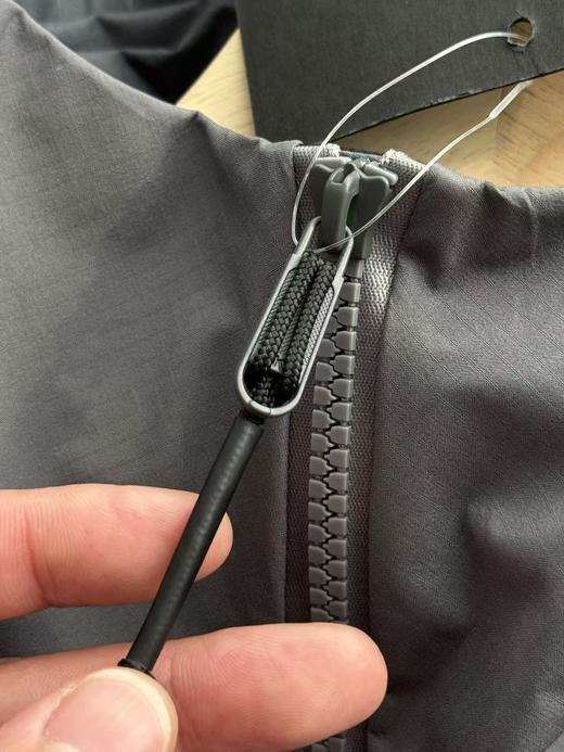 点此购买 始祖鸟ALPHA jacket LT GEN2.2军鸟系列男士防水透气纯色高领夹克外套 ggd 341264 商品图11