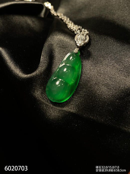 玻璃种艳绿福豆吊坠【6020703】具体价格微信咨询 商品图1