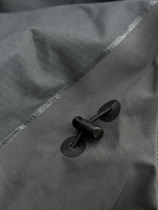 点此购买 始祖鸟ALPHA jacket LT GEN2.2军鸟系列男士防水透气纯色高领夹克外套 ggd 341264 商品图13