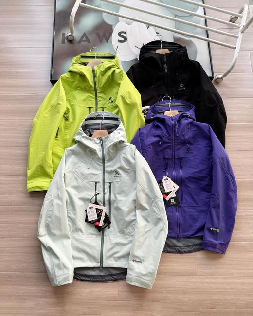 点此购买 凯乐石春秋季男女款运动户外全天候硬壳专业防水防风透气登山冲锋衣外套 hbj 341404 商品图0