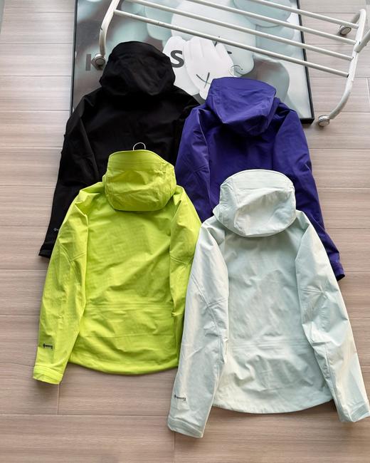 点此购买 凯乐石春秋季男女款运动户外全天候硬壳专业防水防风透气登山冲锋衣外套 hbj 341404 商品图5