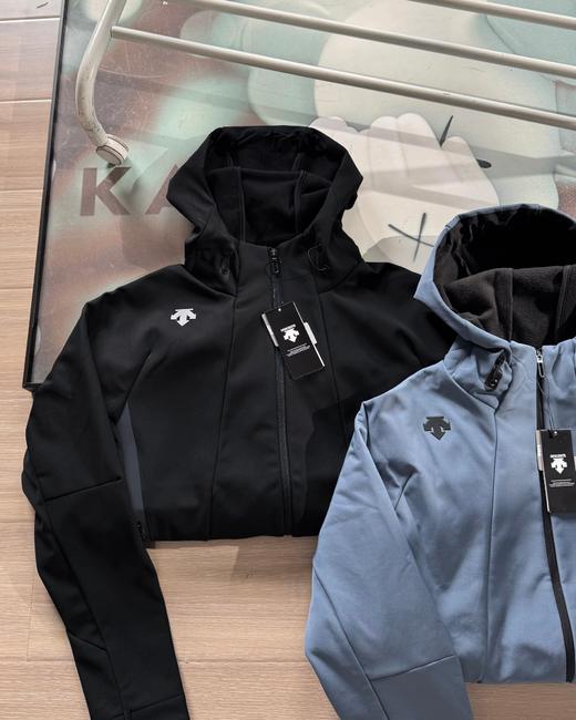 点此购买 迪桑特男子秋冬季加绒连帽软壳冲锋衣外套 hbj 341383 商品图12