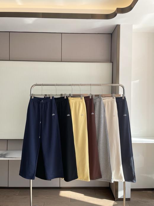 点此购买 Alo春秋季女士字母立体标阔腿瑜伽运动休闲宽松直筒长裤 cxy 341301 商品图1