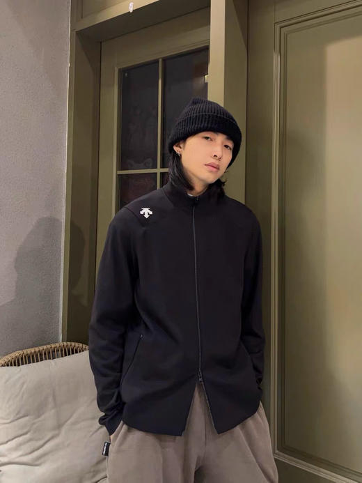 点此购买 迪桑特TRAINING系列男士综训训练针织运动上衣外套 LL 341283 商品图4