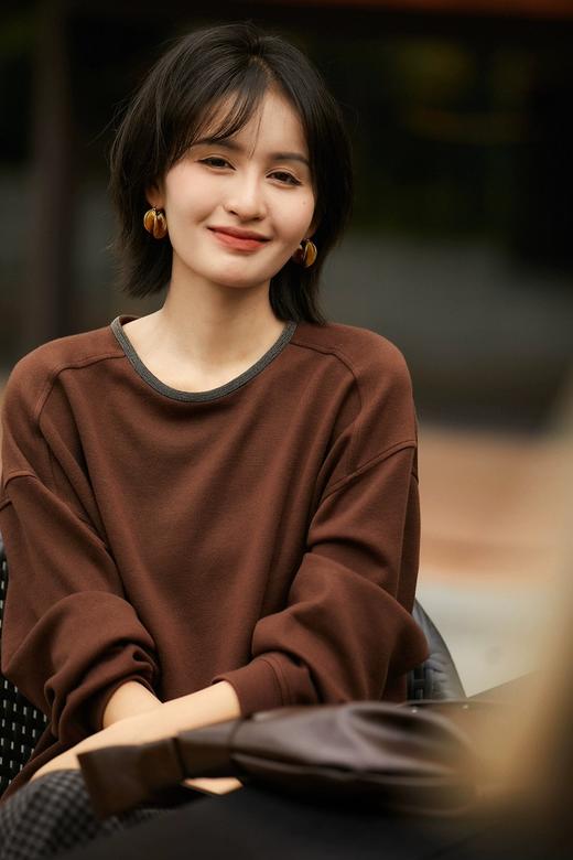 胧月焦糖复古珠链卫衣 双层牛奶棉面料解锁春秋舒适与精致感 商品图0