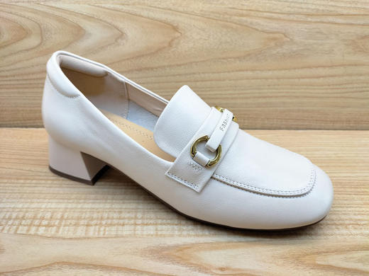 豪行真皮女鞋23330516低帮中跟软皮百搭乐福单鞋 商品图0