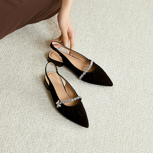 【静音系列】千百度低跟钻带时装凉鞋女2026夏季新款包头尖头凉鞋A26279310 商品图4