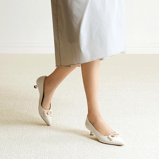 【静音系列】千百度水钻扣饰细高跟鞋女2026春季新款通勤浅口单鞋A26182951 商品图4