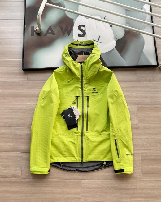 点此购买 凯乐石春秋季男女款运动户外全天候硬壳专业防水防风透气登山冲锋衣外套 hbj 341404 商品图4