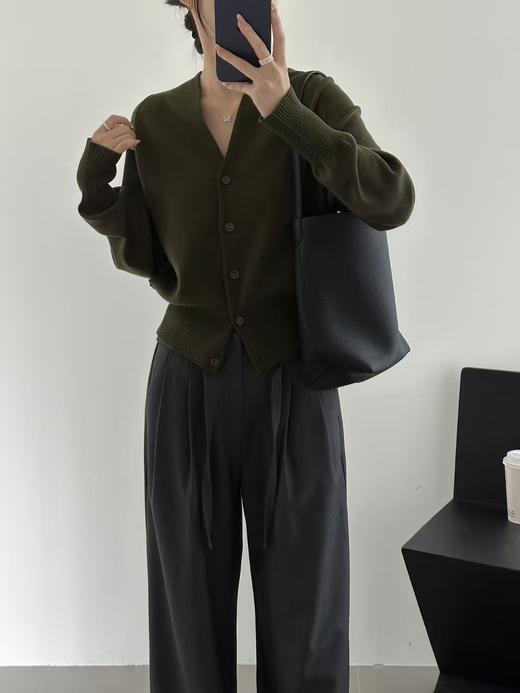 爆款3-7天发货！isabelle marran苔藓绿极简秋冬气质V领开衫JS3699034 商品图3