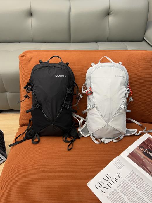 点此购买 LuLulemon男女款全运动双肩背包 ye 341332 商品图0